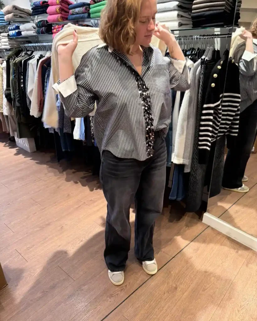 Chemisier rayé avec empiècement en sequins